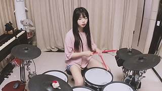 这里有一个摇滚萝莉