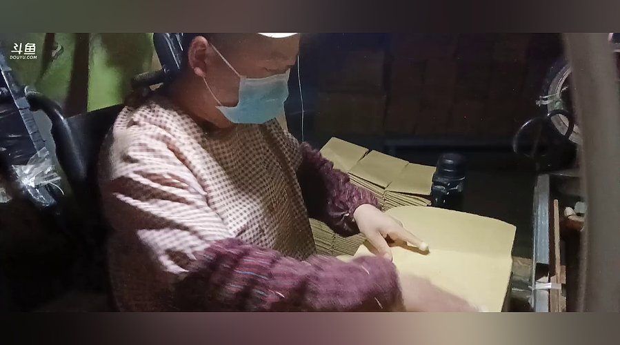 重度残疾，努力供小孩读书！