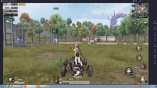 快看，那个傻瓜又来了