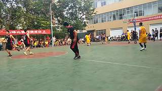 组队打不过专业车队，单排遇不到传球队友