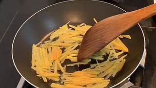 浙江遂昌美食——炒黄未馃