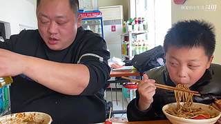 全网最嚣张吃法 隔着屏幕流口水