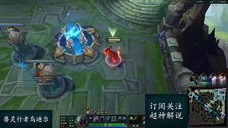 站在峡谷之巅的男人