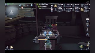 啃一口脆苹果的直播间