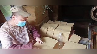 重度残疾，努力供小孩读书！