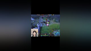 很用心打DOTA的妹子哦