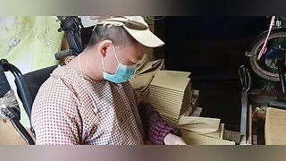 重度残疾，努力供小孩读书！