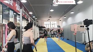 下田插过秧，也为哥哥踏过鸭绿江