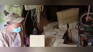 重度残疾，努力供小孩读书！