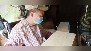 重度残疾，努力供小孩读书！