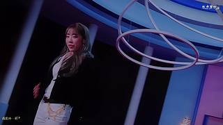 风又摇醒昨夜的梦