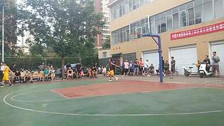 组队打不过专业车队，单排遇不到传球队友