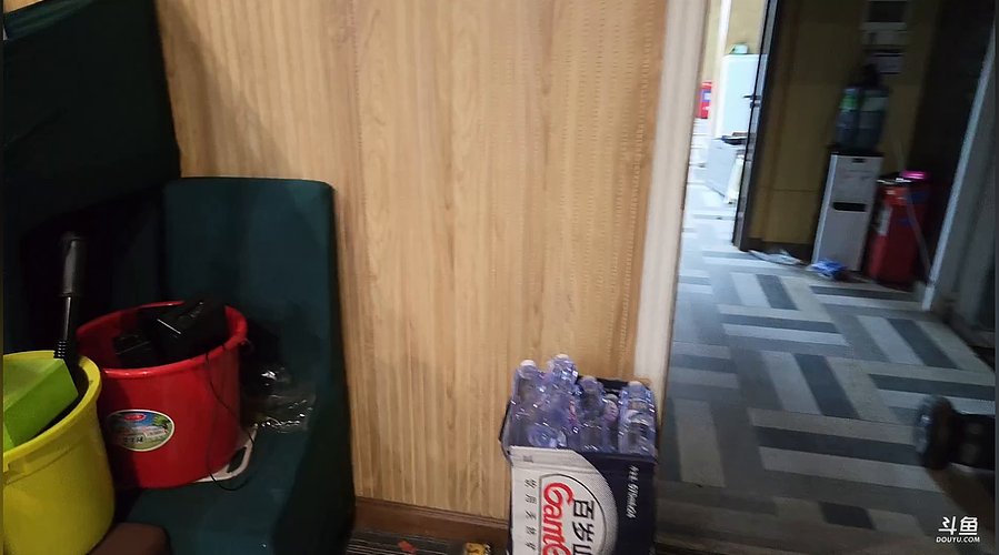 下午两点左右户外