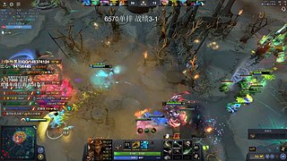 很用心打DOTA的妹子哦