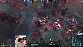 注意看 这个女人叫小怡