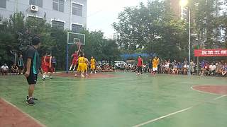 组队打不过专业车队，单排遇不到传球队友