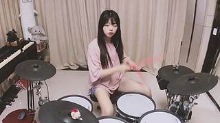 这里有一个摇滚萝莉