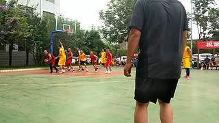 组队打不过专业车队，单排遇不到传球队友