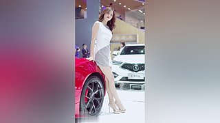 车模现场，美女云集