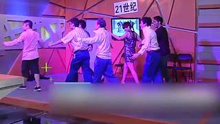 龙视爱笑会议室的直播间