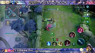 撑着雨伞走在雨中，感觉自己不淋不淋的