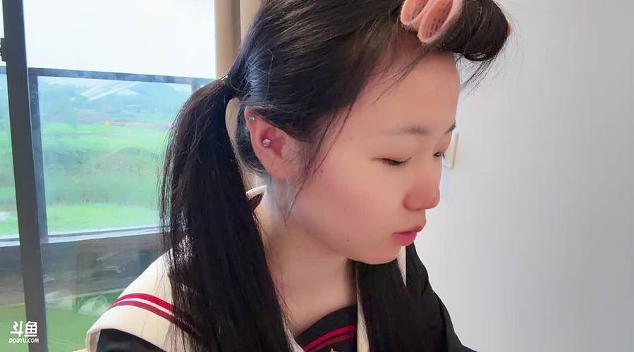 又把自己播开心了