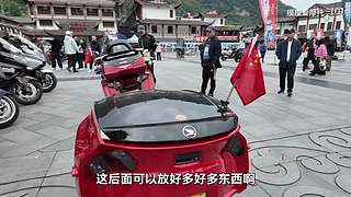 摸摸爱摩托的直播间
