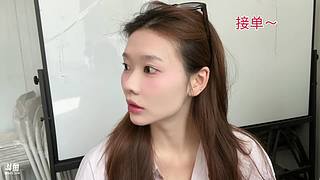 这莫可爱当然是女孩子啦