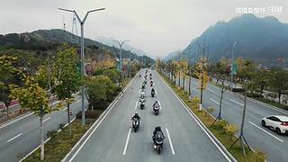 摸摸爱摩托的直播间