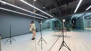 再靠近一点点～