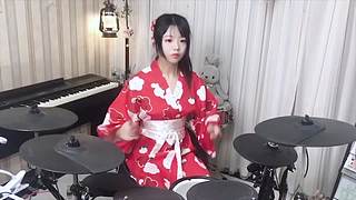 这里有一个摇滚萝莉