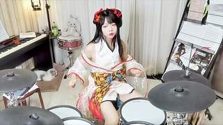 这里有一个摇滚萝莉