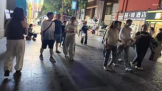 今天去武汉，晚点到了播