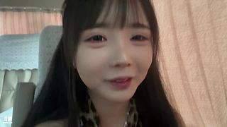 社恐文静内向的小女生