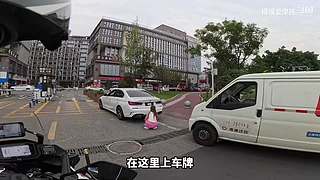 摸摸爱摩托的直播间