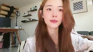 耳朵里塞着小喇叭