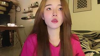耳朵里塞着小喇叭