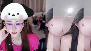耳朵里塞着小喇叭