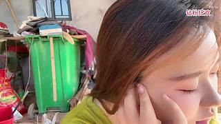可爱内向小女孩