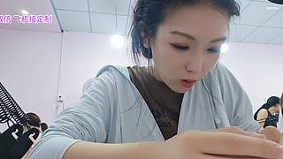 重生之身为天才画家的我在景德镇画盘子