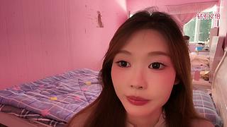 可爱内向小女孩