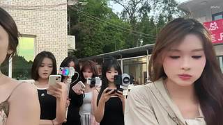 可爱内向小女孩