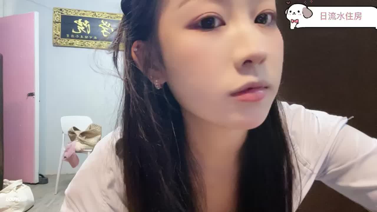 向阳而生，逐光而行，幸福自会如影随行