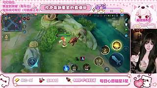 小猫喜欢谁就粘着谁
