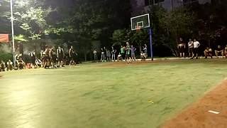 组队打不过专业车队，单排遇不到传球队友