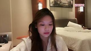 可爱内向小女孩