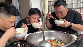 全网最嚣张吃法 隔着屏幕流口水