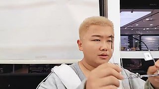 周一搬东西到场地，路上播