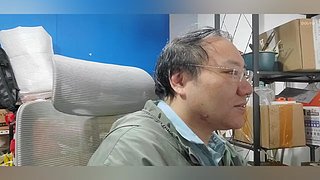 莫看江面平如镜,怎知水底万丈深。