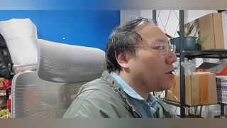 莫看江面平如镜,怎知水底万丈深。
